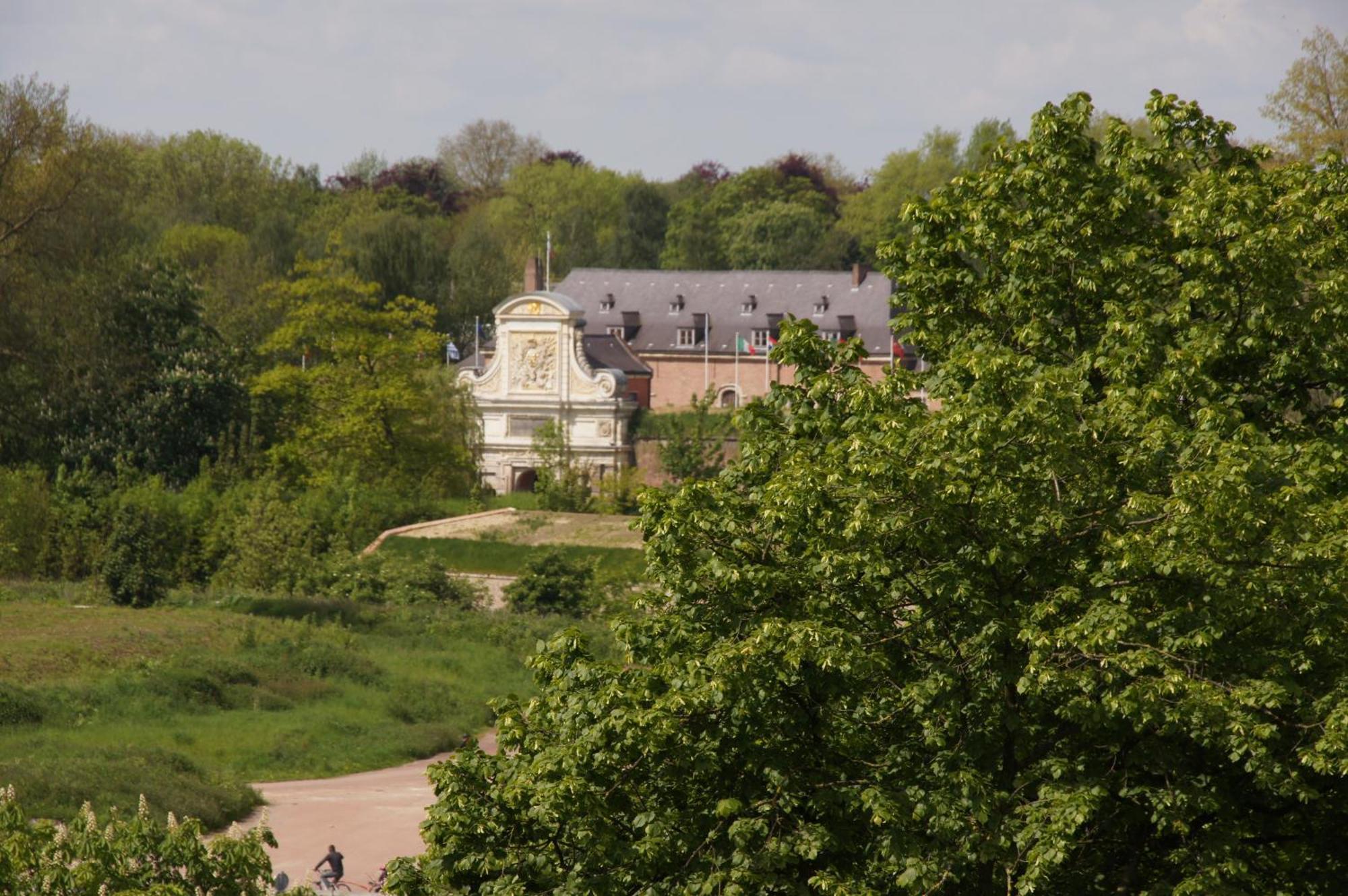 L'Esplanade Lille Bed & Breakfast Exterior foto